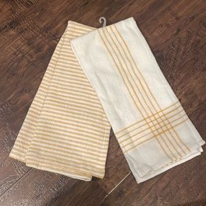 NWT Kitchen towels set of 2
